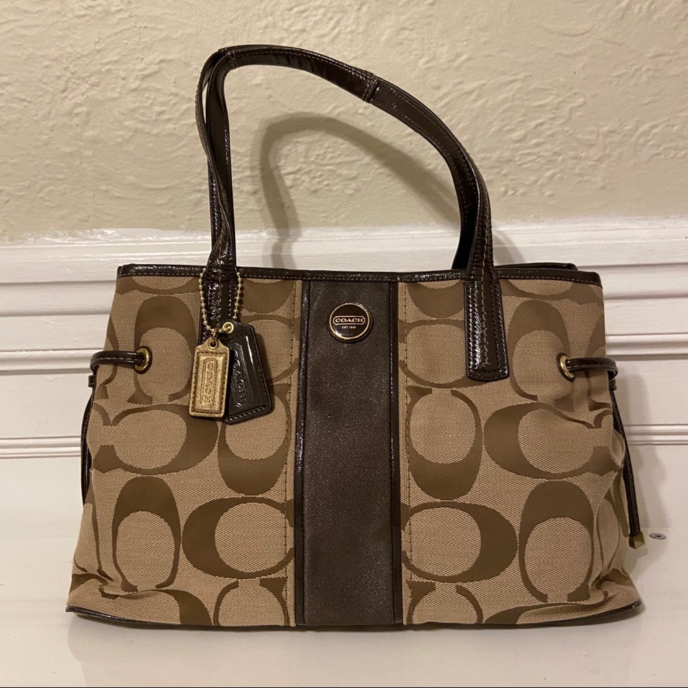 Coach Carryall Signature Shoulder Bag F21949